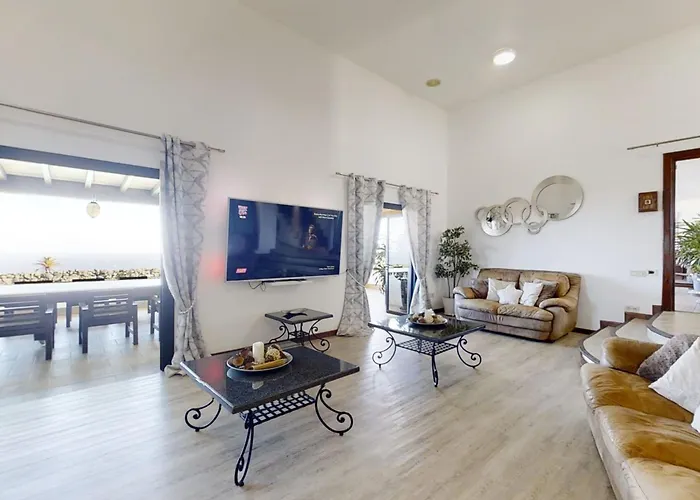 빌라 Exclusive Super-villa 12 Bed,11 Bath With Amazing Facilities, Sea And Mountain Views 티아즈