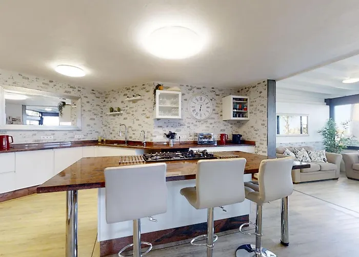 빌라 Exclusive Super-villa 12 Bed,11 Bath With Amazing Facilities, Sea And Mountain Views 티아즈