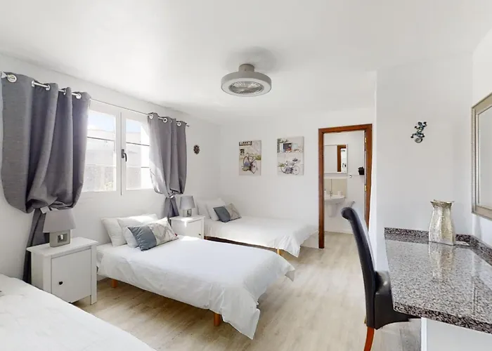 Exclusive Super-villa 12 Bed,11 Bath With Amazing Facilities, Sea And Mountain Views 빌라 티아즈