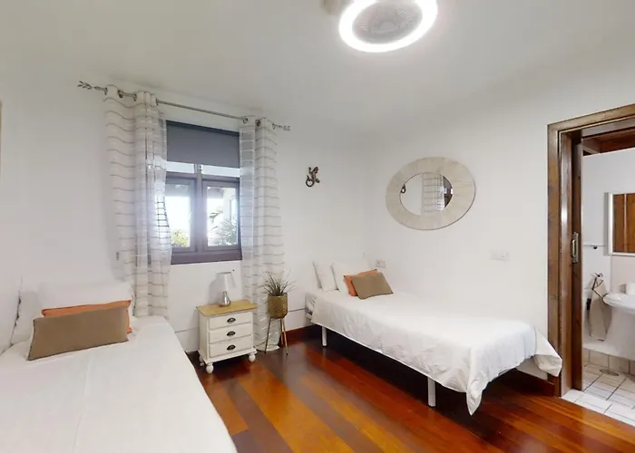 Villa Exclusive Super-villa 12 Bed,11 Bath With Amazing Facilities, Sea And Mountain Views Tías