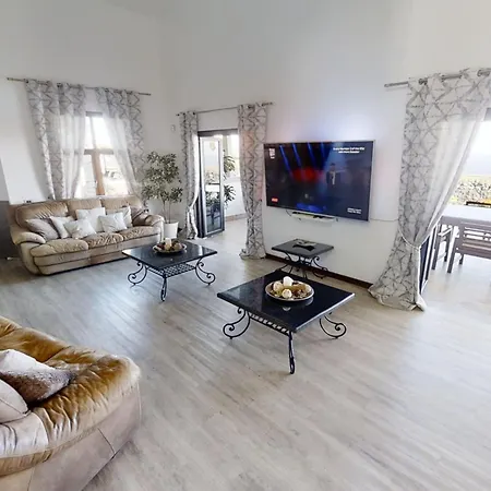 Exclusive Super-Size Holiday Home - 12 Bed,11 Bath With Amazing Facilities, Sea And Mountain Views *