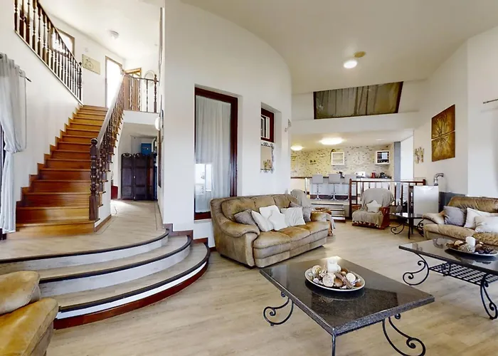 Exclusive Super-villa 12 Bed,11 Bath With Amazing Facilities, Sea And Mountain Views *