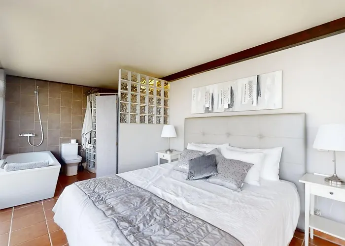 Villa Exclusive Super-villa 12 Bed,11 Bath With Amazing Facilities, Sea And Mountain Views *